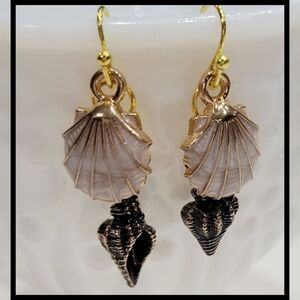 Elegant Gold Plated Blush Pink and Black Shell Earrings Hypoallergenic NEW